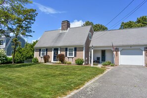 Exterior - Immaculate Nantucket style cape home near beach! (West Dennis)