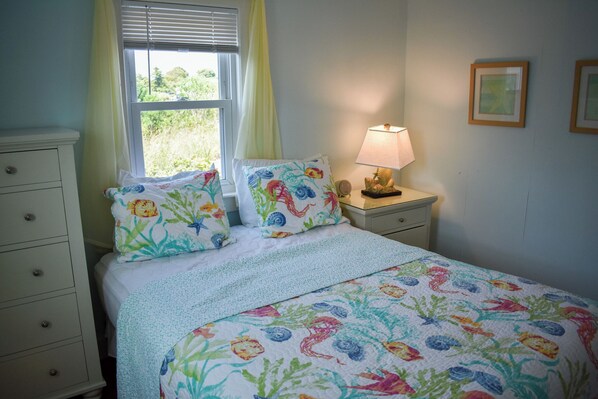 4 bedrooms, iron/ironing board, free WiFi