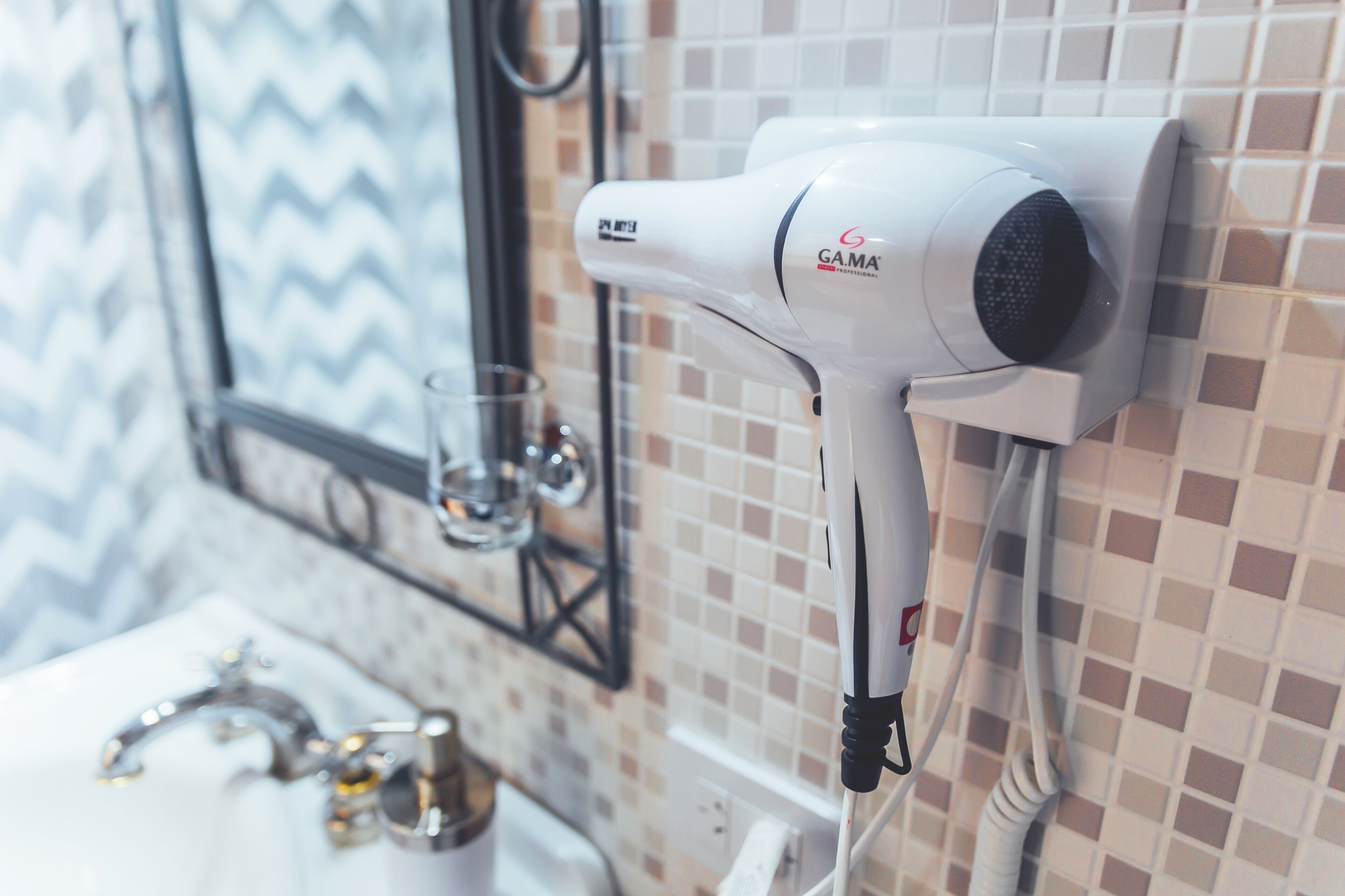 Doccia, asciugacapelli, bidet, sapone