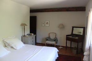 6 Schlafzimmer, Schreibtisch, Bügeleisen/Bügelbrett, kostenloses WLAN