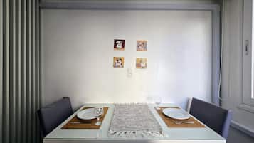 Traditional Apartment, 1 Double Bed with Sofa bed, Air conditioning | Dining