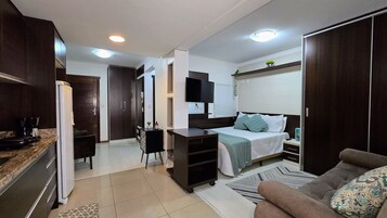 1 habitación, tabla de planchar con plancha, wifi gratis y ropa de cama 
