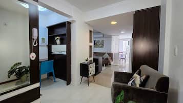 Traditional Apartment, 1 Double Bed with Sofa bed, Air conditioning | 1 bedroom, iron/ironing board, free WiFi, bed sheets