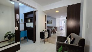 Apartamento tradicional, 1 cama doble con sofá cama, Aire acondicionado | 1 dormitorio, tabla de planchar con plancha, wifi gratis y ropa de cama