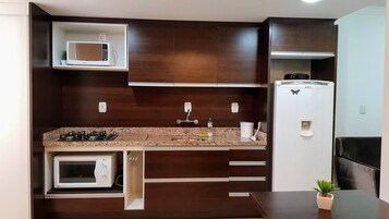 Appartamento Tradizionale, 1 letto matrimoniale con divano letto, aria condizionata | Cucina privata | Frigorifero, microonde, pentole/stoviglie/utensili