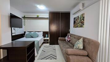 Traditional Apartment, 1 Double Bed with Sofa bed, Air conditioning | 1 bedroom, iron/ironing board, free WiFi, bed sheets