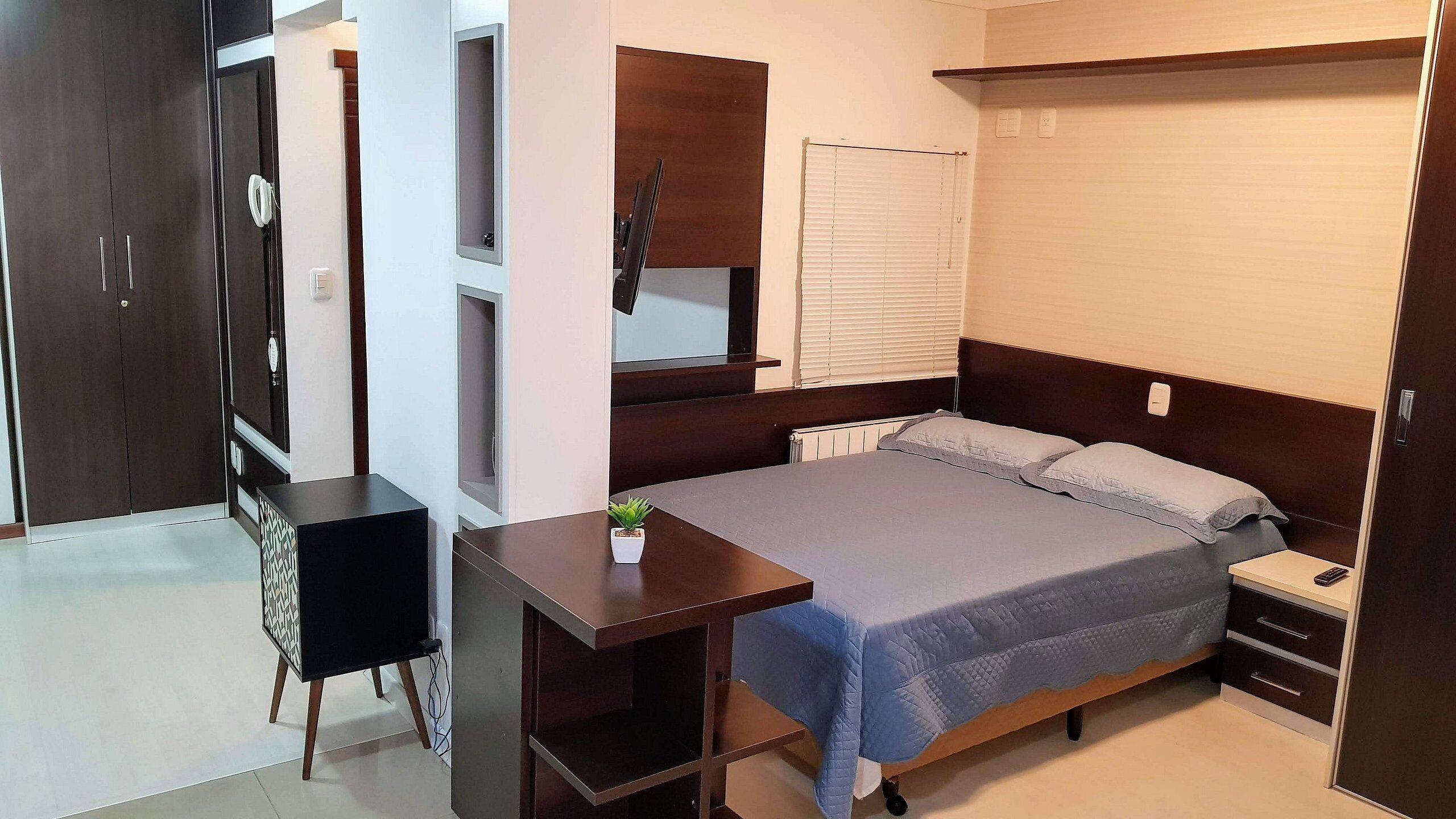 Apartamento tradicional, 1 cama de casal e sofá-cama, ar-condicionado | 1 quarto, ferros/tábuas de passar roupa, Wi-Fi de cortesia