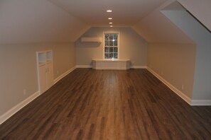 Interior - MODERN MOUNTAIN GETAWAY SLEEPS 6 (Lake Lure)