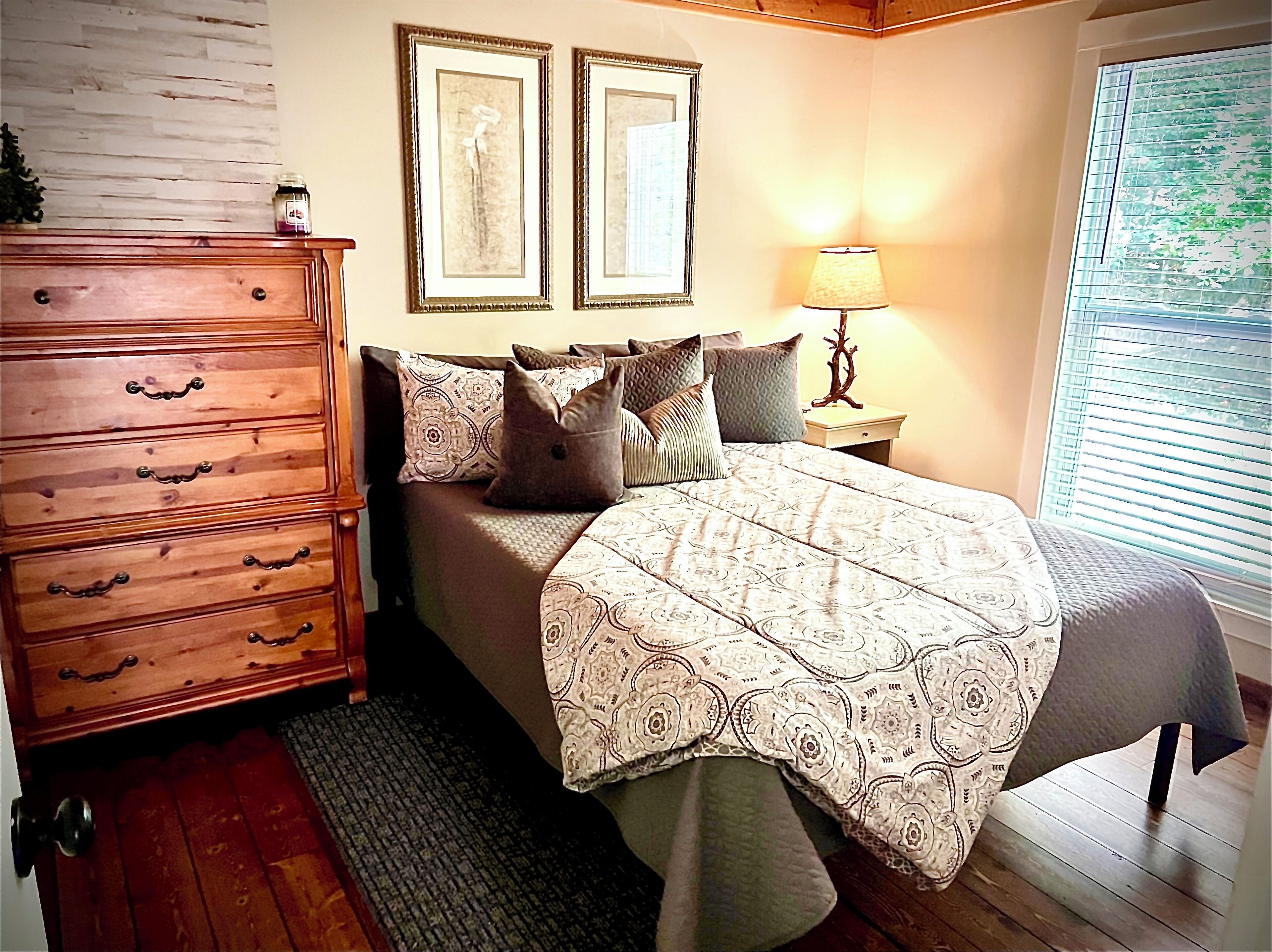 3 habitaciones, tabla de planchar con plancha y wifi gratis 