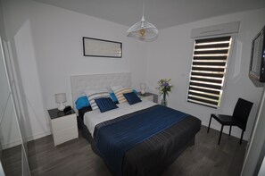 1 chambre, fer et planche à repasser, Wi-Fi gratuit, draps fournis
