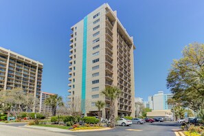 Exterior - Oceanfront views pool sleeps eight steps to the beach daily rentals welcome (Myrtle Beach)