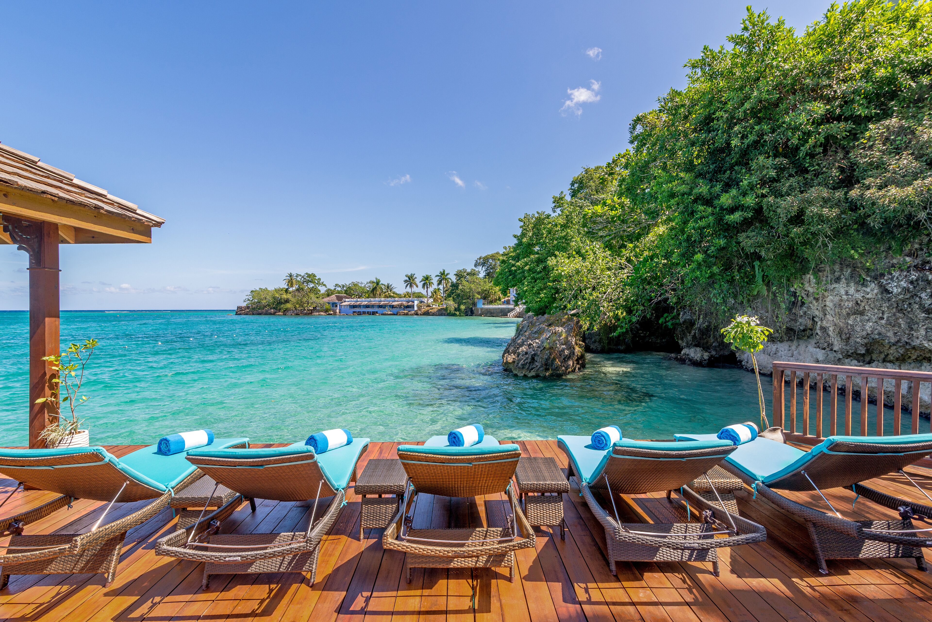 Scotch on the Rocks Deluxe Waterfront Jamaican Villa Fully Staffed