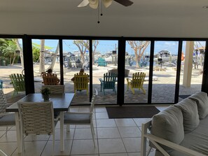 Dining - Moon Bay 2 Bed Condo within B Building with side sea & pool views (Key Largo)