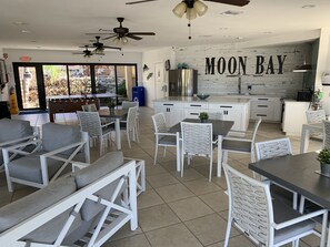 Dining - Moon Bay 2 Bed Condo within B Building with side sea & pool views (Key Largo)