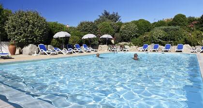 Appartement cosy prÚs de la plage avec espace spa | Piscine extérieure