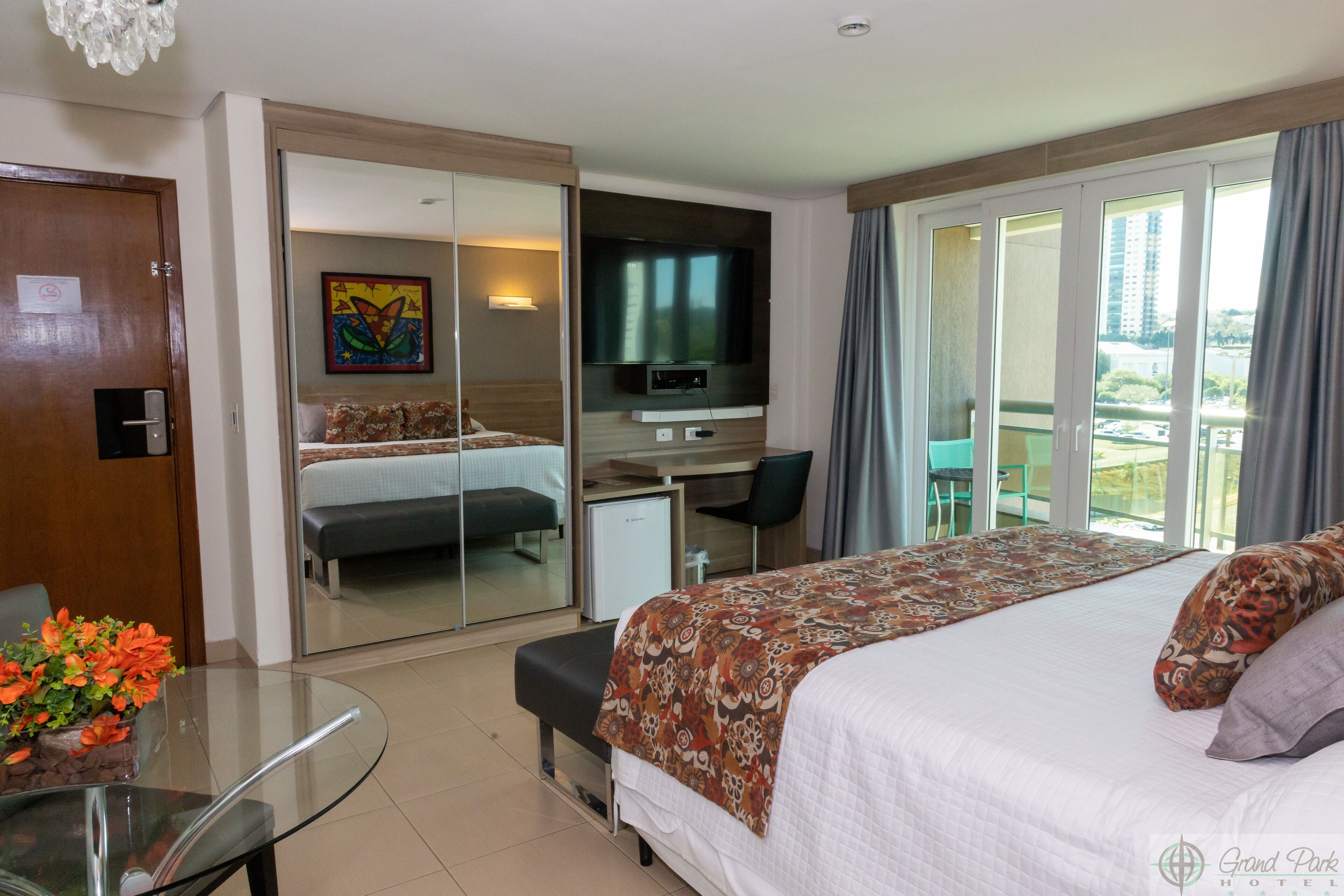 luxury double or twin room | minibar, in-room safe, individually decorated, desk