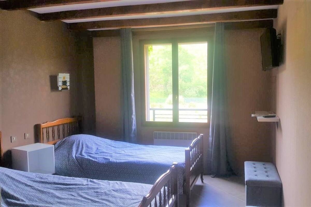 Camera con letto matrimoniale o 2 letti singoli | Con stile personalizzato, con arredamento individuale, tende oscuranti
