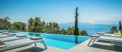 Villa (3 Bedrooms) | Front of property