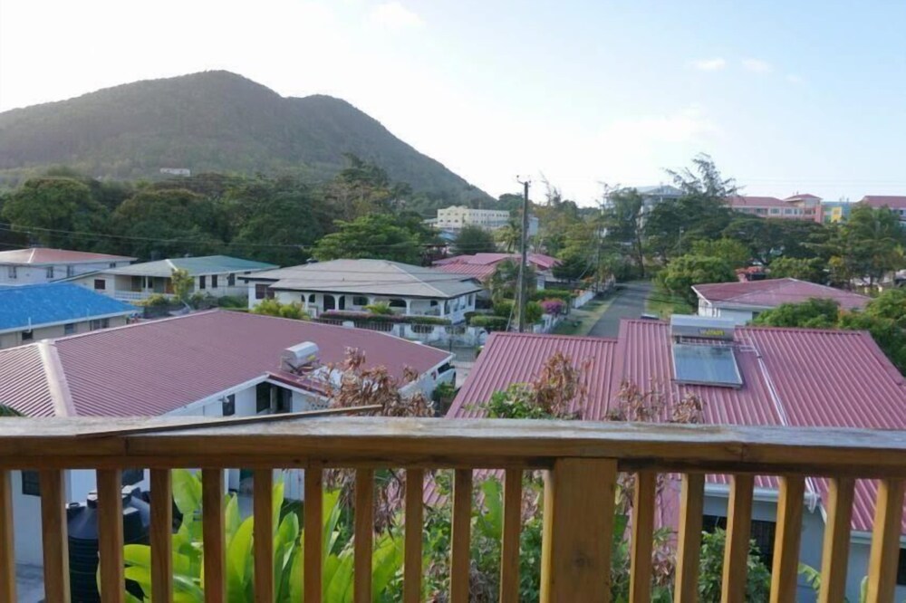 Mahoe Panoramic Haven