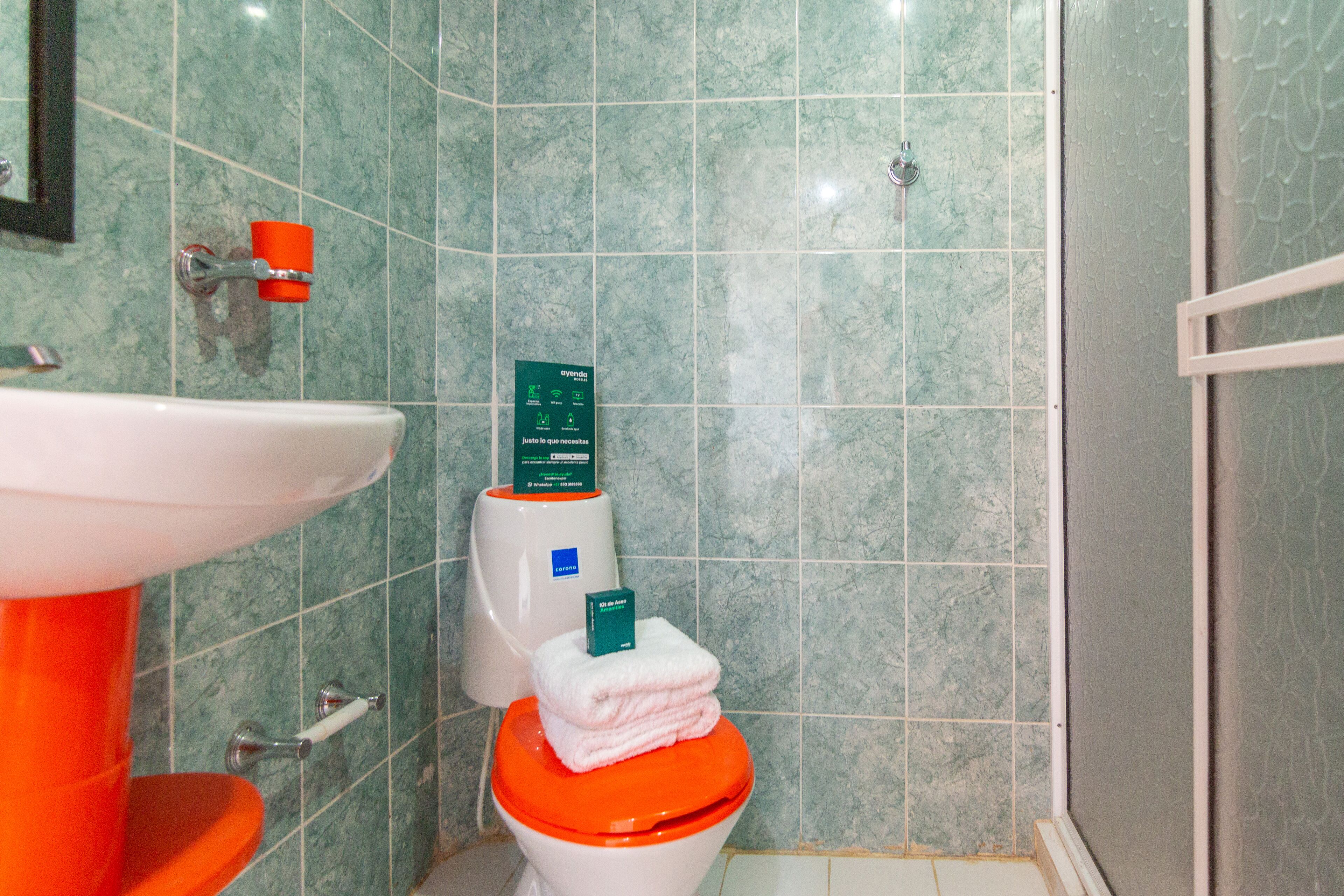 superior double room | bathroom | shower, towels, soap, shampoo