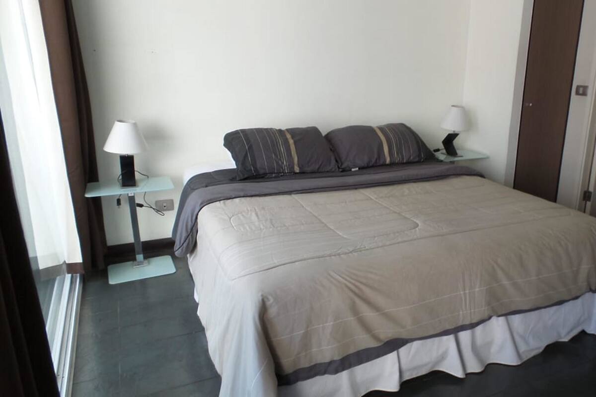 Ropa de cama de alta calidad, cubrecamas y wifi gratis 