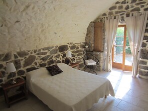 3 bedrooms, iron/ironing board, travel crib, free WiFi - Character house, 'U STAZZU' (Ventiseri)