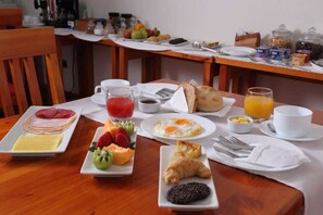 Free daily buffet breakfast