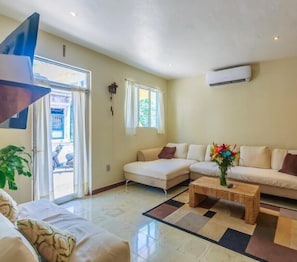 Apartment, 2 Bedrooms, Non Smoking | Living room | Flat-screen TV