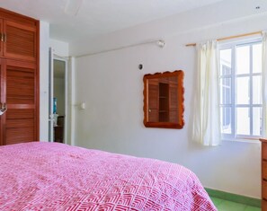 Condo, 2 habitaciones, para no fumadores | 2 habitaciones, wifi gratis y ropa de cama 