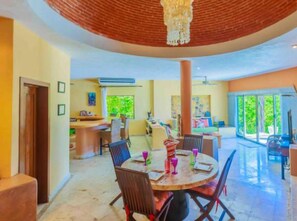 House, 4 Bedrooms, Non Smoking | In-room dining - El Gran Escape by Skyrun (Isla Mujeres)