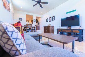 Casa conforto, 1 quarto, para não fumantes | Área de estar | TV de tela plana