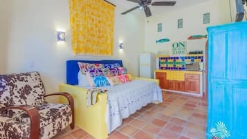 Studio, 1 Queen Bed, Non Smoking | Living area | Flat-screen TV