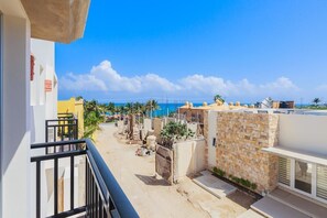 House, 3 Bedrooms, Non Smoking | Balcony