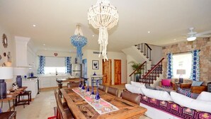 In-room dining - Casa la Mera Mora by Skyrun (Isla Mujeres)