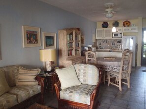 Living area - Nautibeach - Two Bedroom Suite by Skyrun (Isla Mujeres)