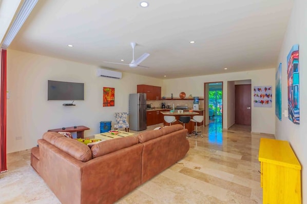 Suite, 1 Bedroom, Non Smoking | Living area | Flat-screen TV