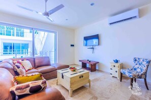 Suite, 1 Bedroom, Non Smoking | Living room | Flat-screen TV
