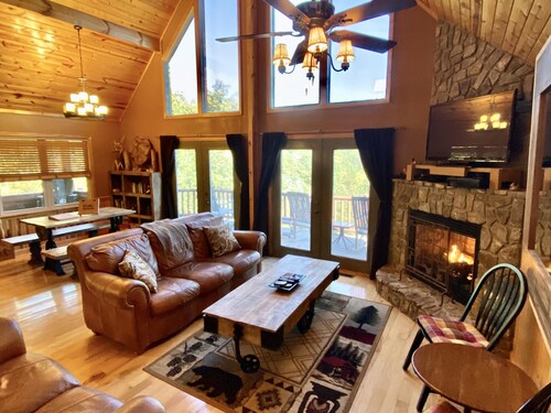 Mtn Views/Sexy Master Suite/Hot Tub/Wi-Fiu7