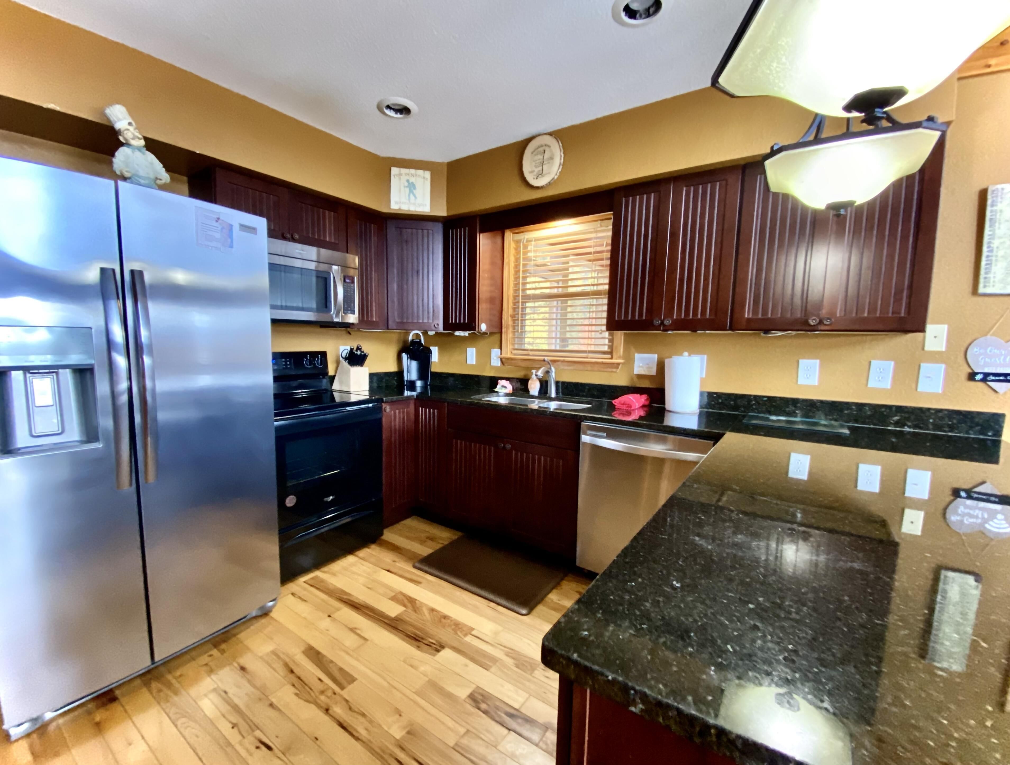 Mtn Views/Sexy Master Suite/Hot Tub/Wi-Fiu7 Reviews, Deals & Photos 2026
