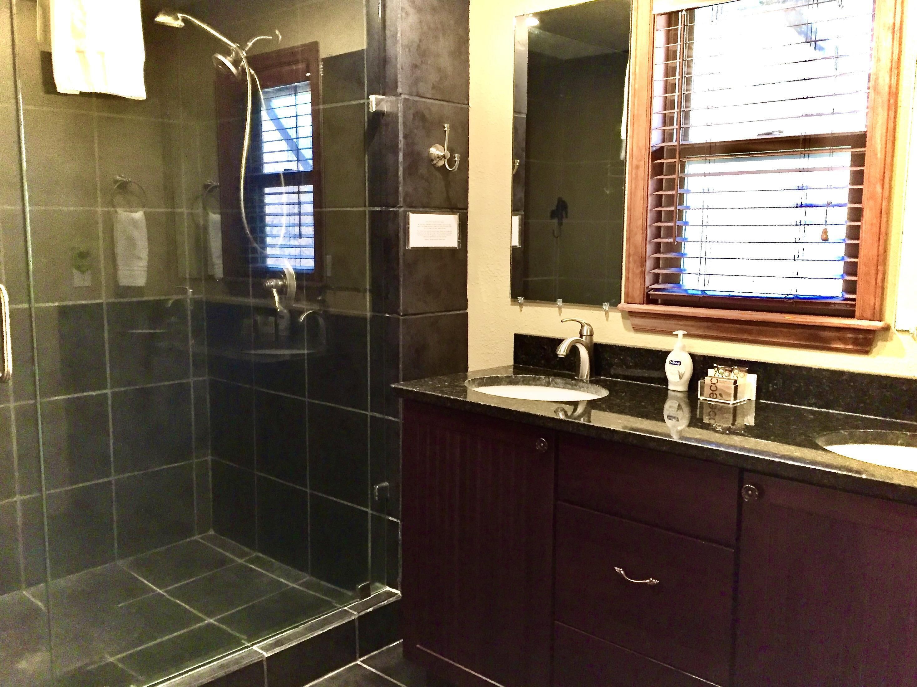 Mtn Views/Sexy Master Suite/Hot Tub/Wi-Fiu7 Reviews, Deals & Photos 2026