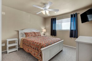 2 bedrooms, iron/ironing board, free WiFi, bed sheets