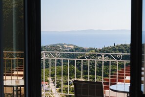 View from room - Villa Mons & Mare (Igoumenitsa)