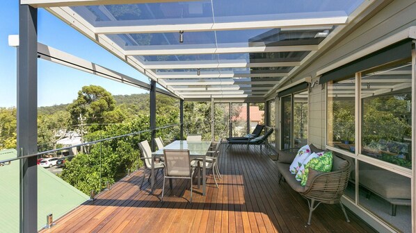 تناول الطعام بالخارج