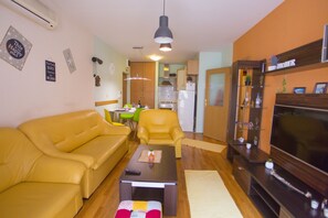 Apartment, 2 Bedrooms | Living area | Smart TV