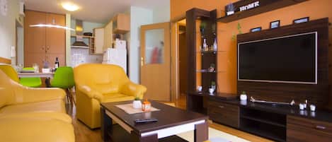 Apart Daire, 2 Yatak Odası | Oturma alanı | Akıllı televizyon