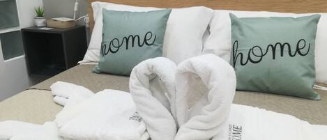 Deluxe Room, Balcony, City View (Dream) | Desk, soundproofing, free WiFi, bed sheets