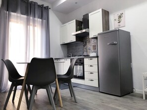 Ruokailu omassa huoneessa