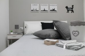 Deluxe Room, Balcony, City View (Smile) | Desk, soundproofing, WiFi (free), bed sheets - Casa Vacanze Home (Caltanissetta)