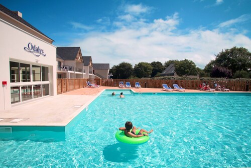 Piscine Extérieure Chauffée | Appart Cosy proche des plages