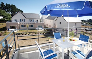 Outdoor dining - Proche des plages | Piscine Extérieure Chauffée ! (Baden)